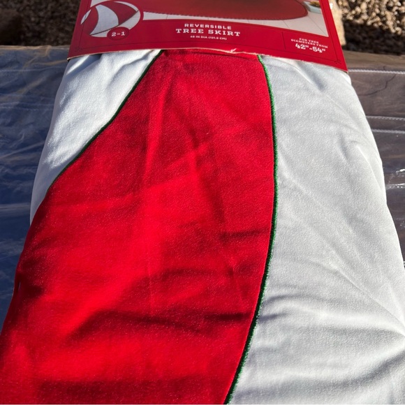 NWT WONDERSHOP @ Target Reversible Tree Skirt FROM 42”-54” Dia 48” Red, White - Picture 6 of 9